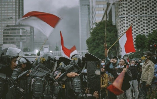 Ekonomi Terancam, Rakyat Harus Bertindak!